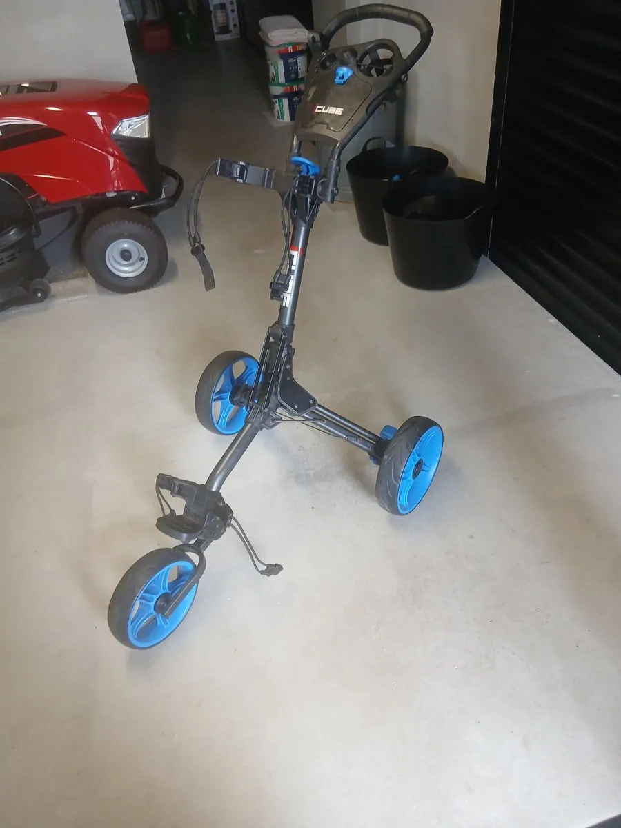 Golf trolley - Image 1