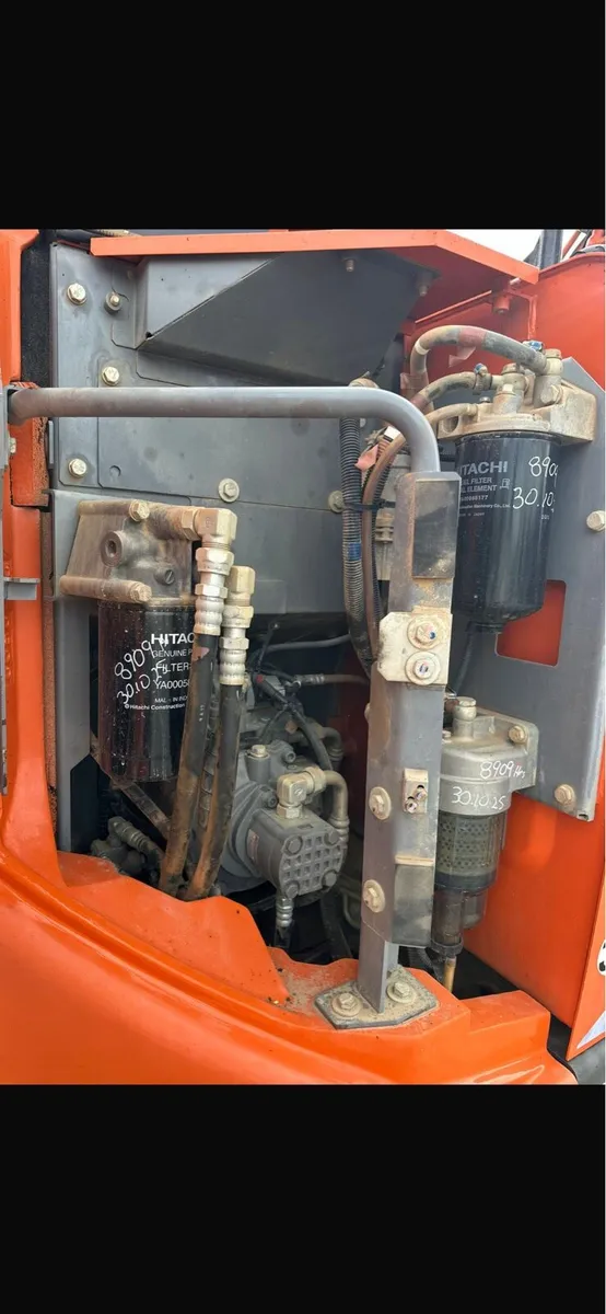 2018 hitachi 135-6 (3 buckets) - Image 4