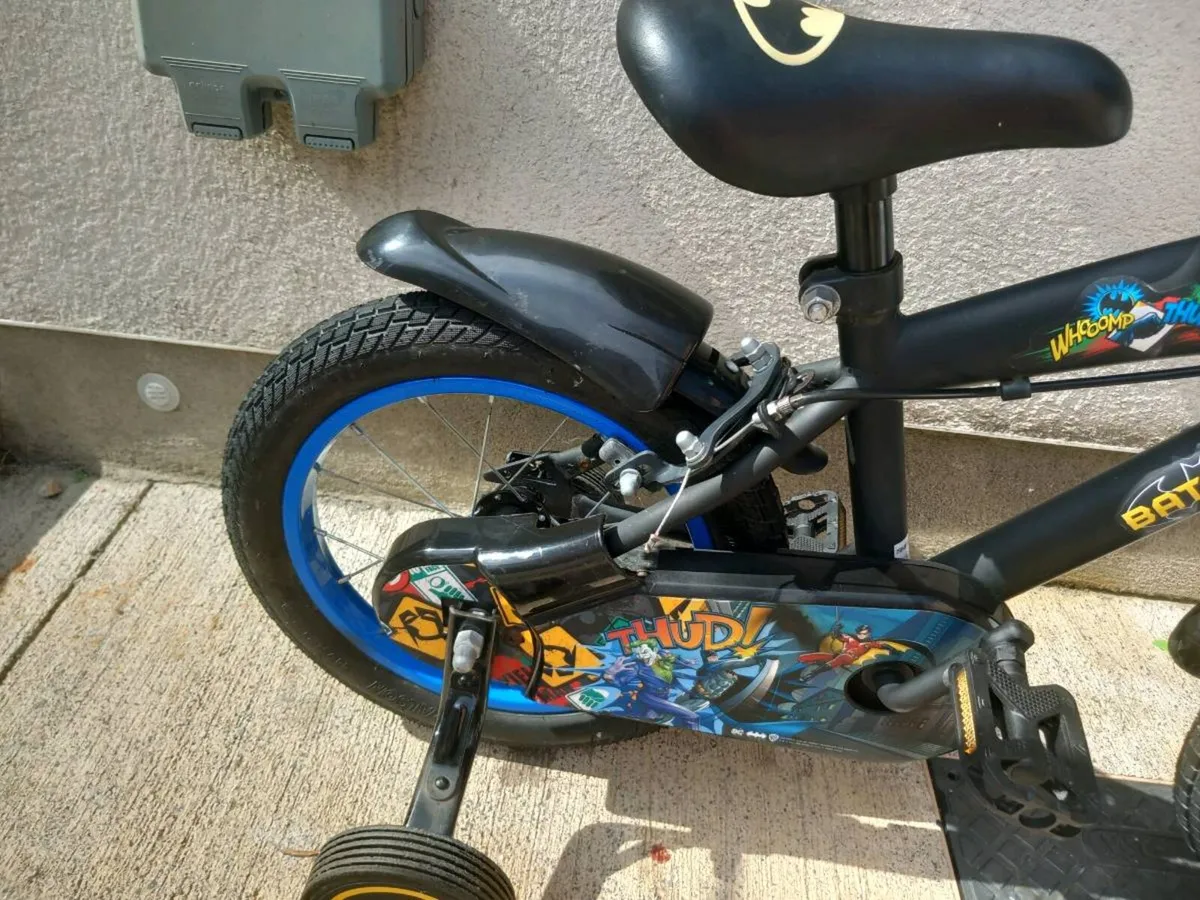 Kids batman bike size 14 inch wheels - Image 3