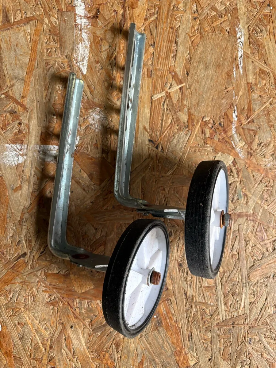 Muddyfox 16” Kids (4-6) Bike + Training Wheels - Image 2