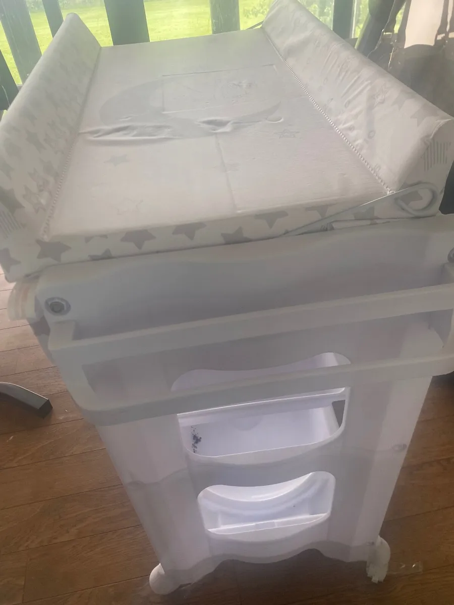 Babylo Baby changing unit, brand new, never used - Image 1