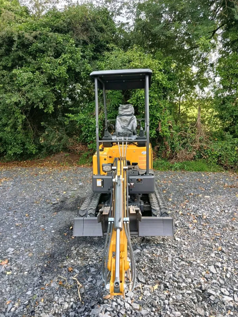1.8 Ton Mini digger - Image 4