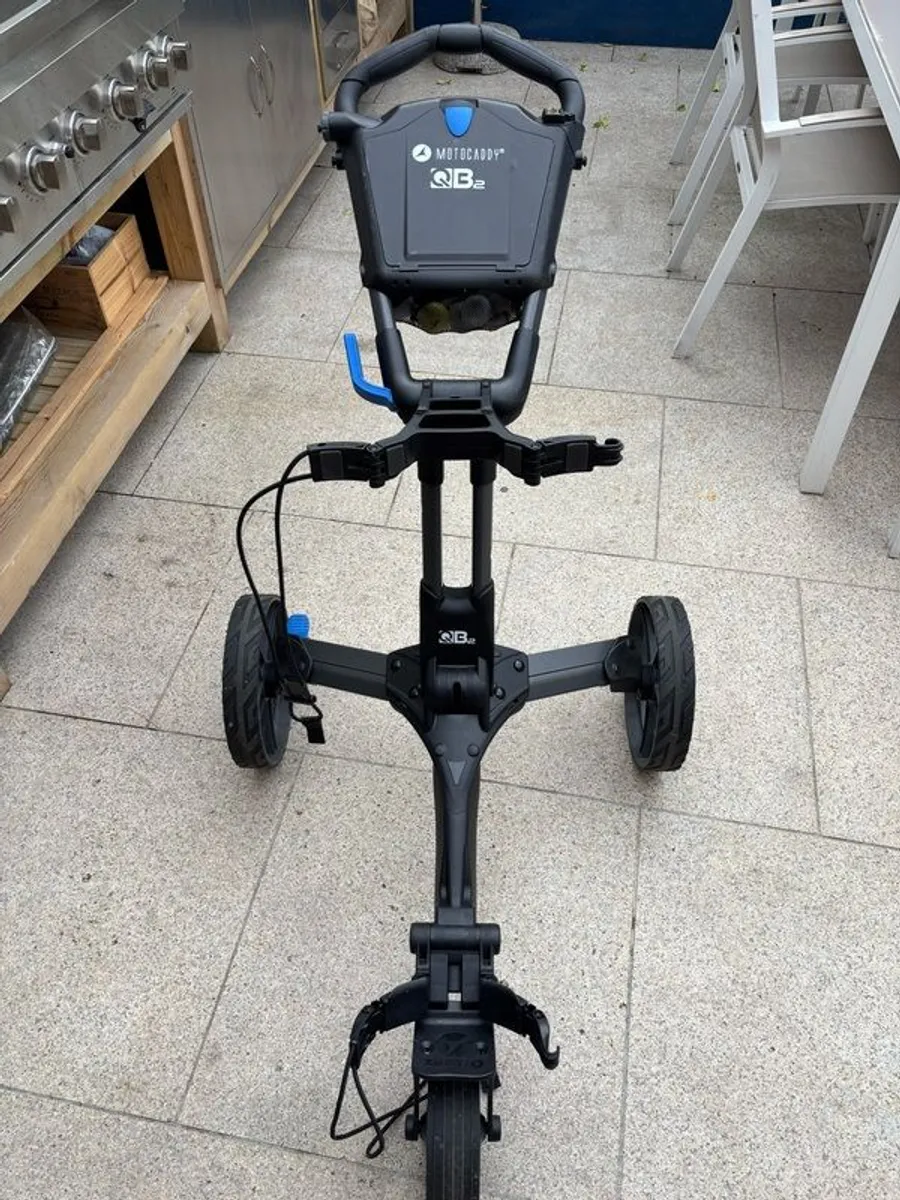 Motocaddy QB2 push trolley - Image 1