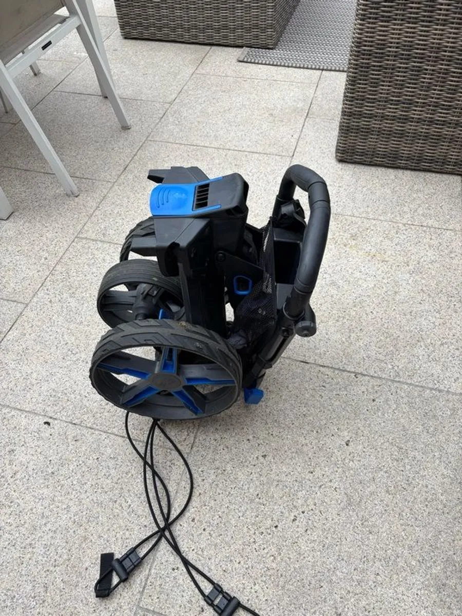 Motocaddy QB2 push trolley - Image 3