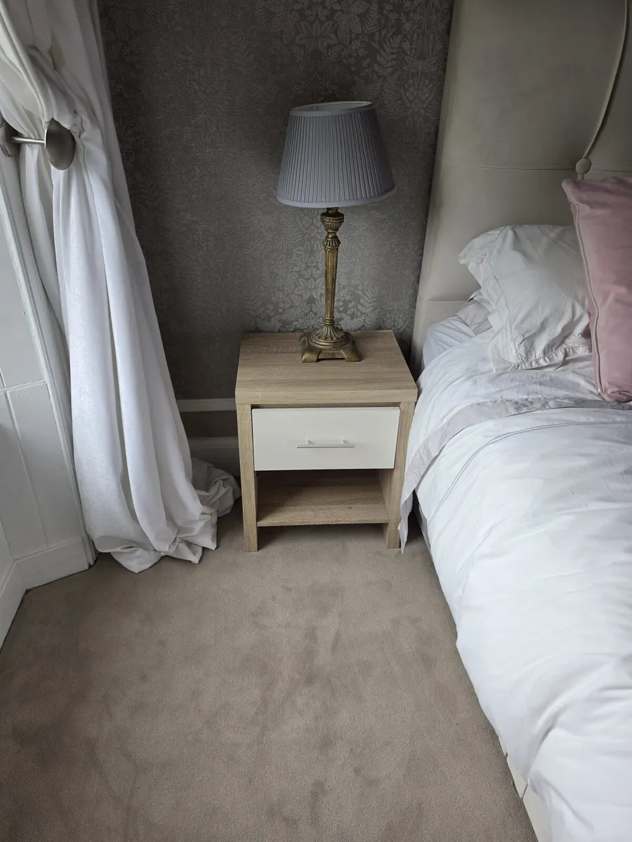 Bedside lockers x2 - Image 2
