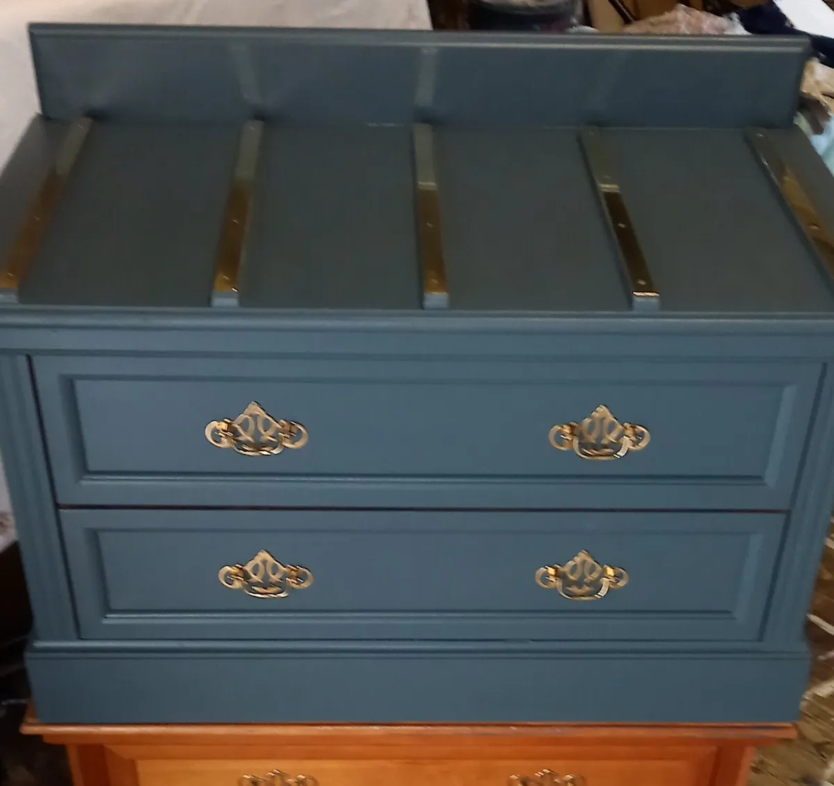 Chest of drawers with suitcase set diwn on top - Image 4