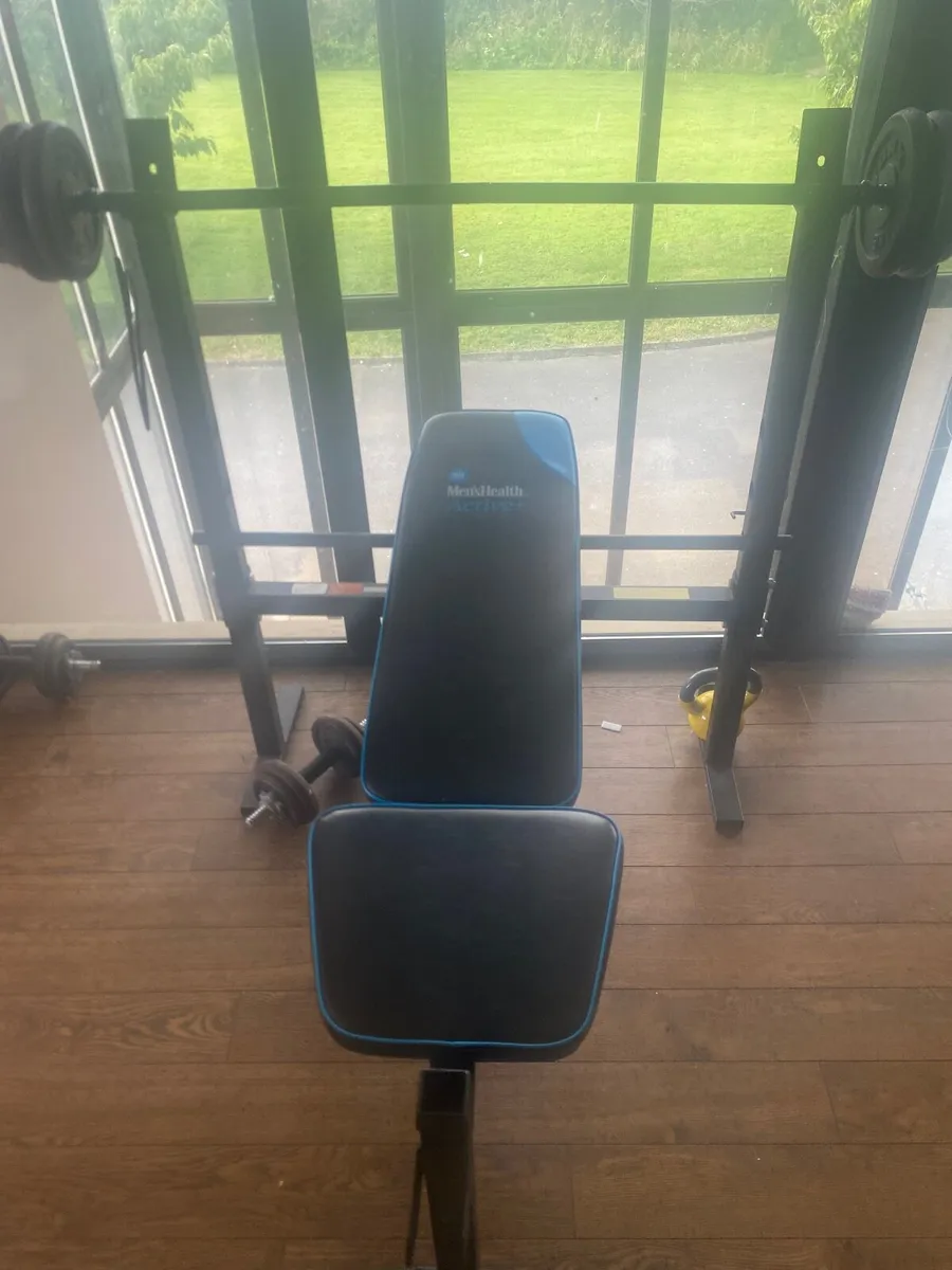 Weights bench and weights / Boxing bag - Image 1