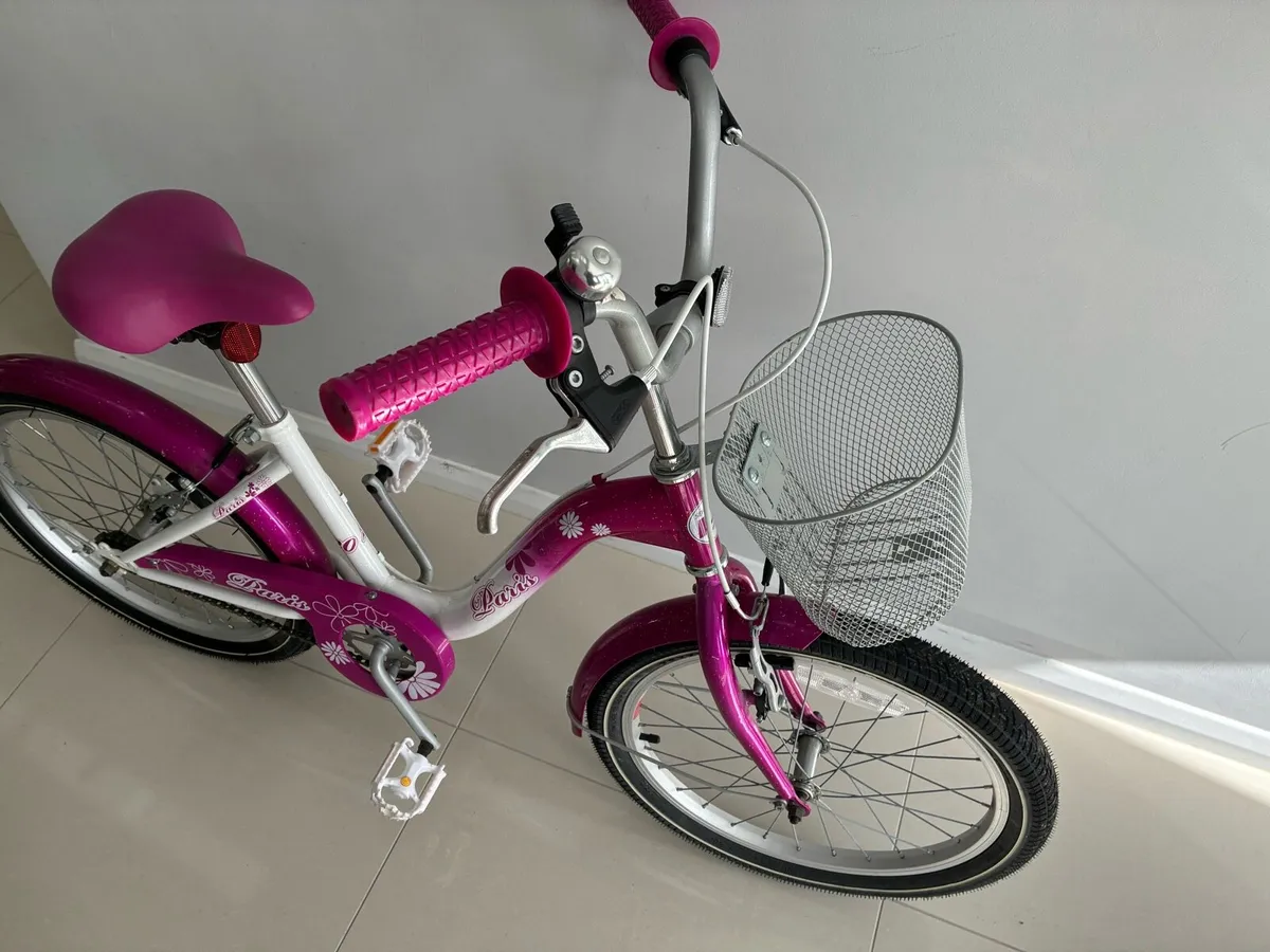 Girls bike 20 inch - Image 1