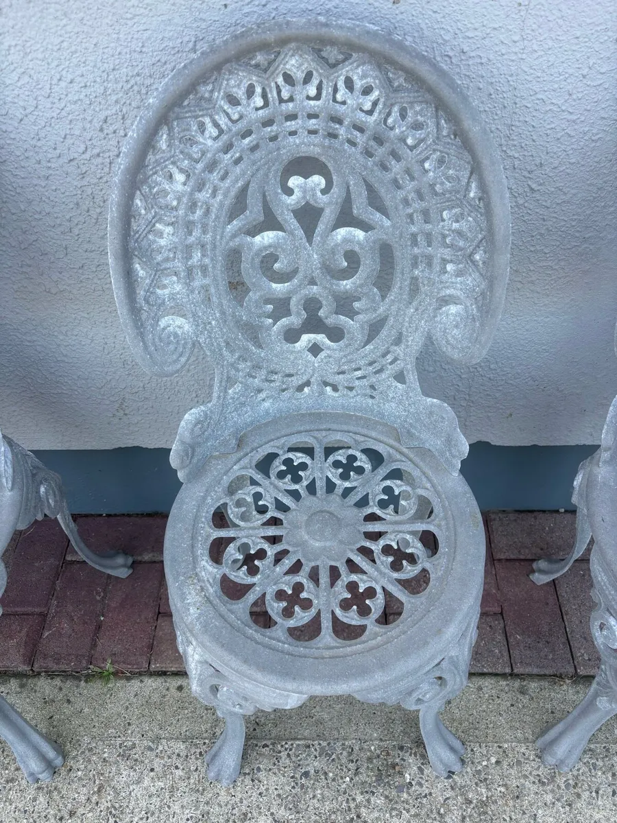 Cast iron garden chairs - Image 2