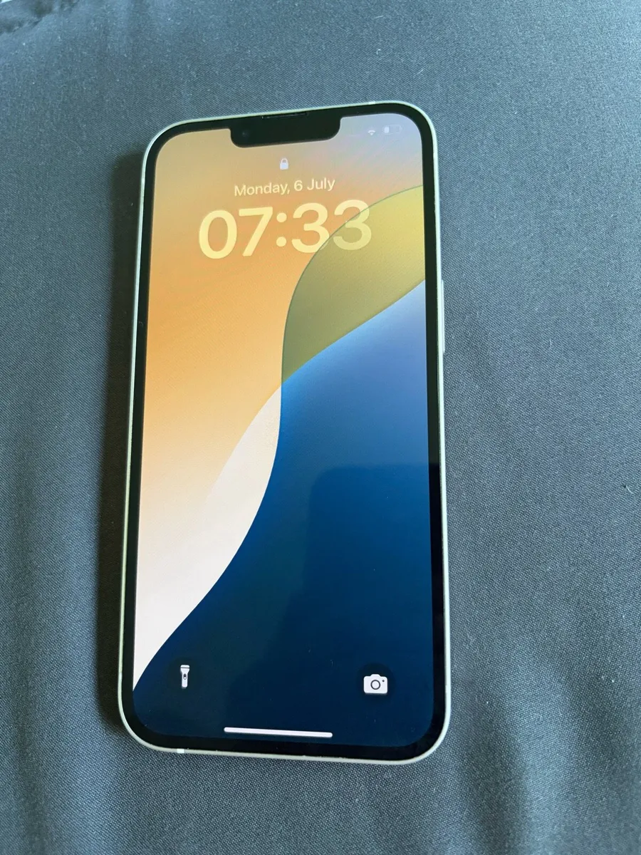 iPhone 13 WHITE - Image 2