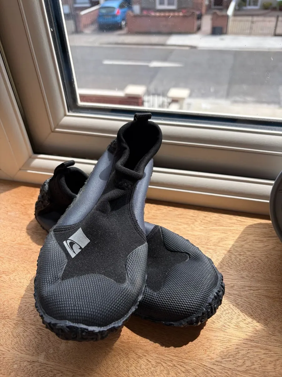 O'Neill Water Shoes Wetsuit Booties Size UK5 - Image 1