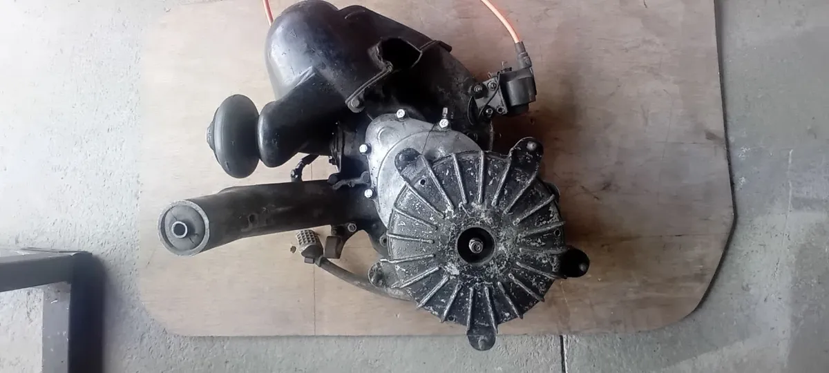 Vespa PK 50 frame and engine. - Image 2