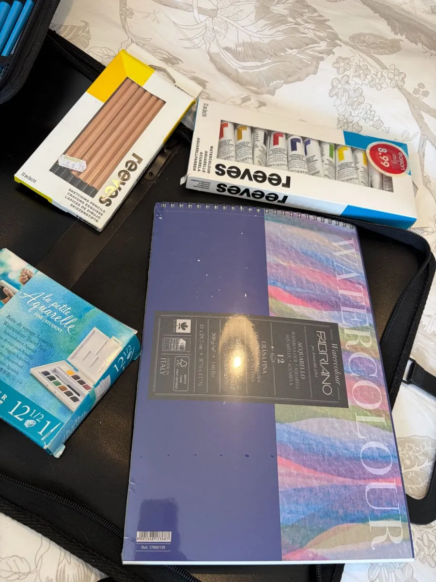 Premium Watercolour Art Set Bundle - Image 1