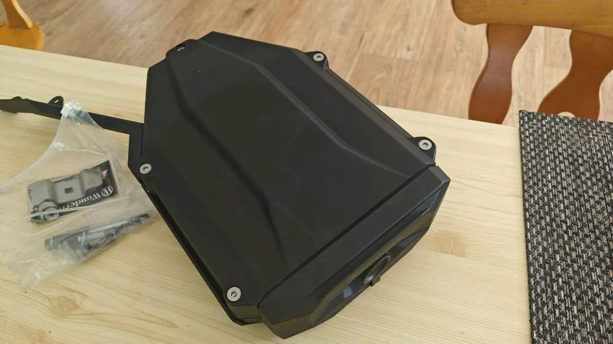 R1300gs wunderlich toolbox and Givi plate (vario) - Image 4
