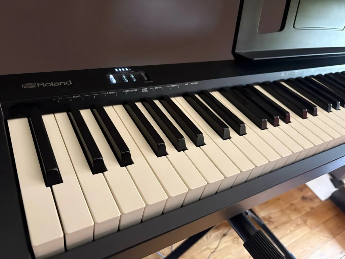 Digital piano - Image 2