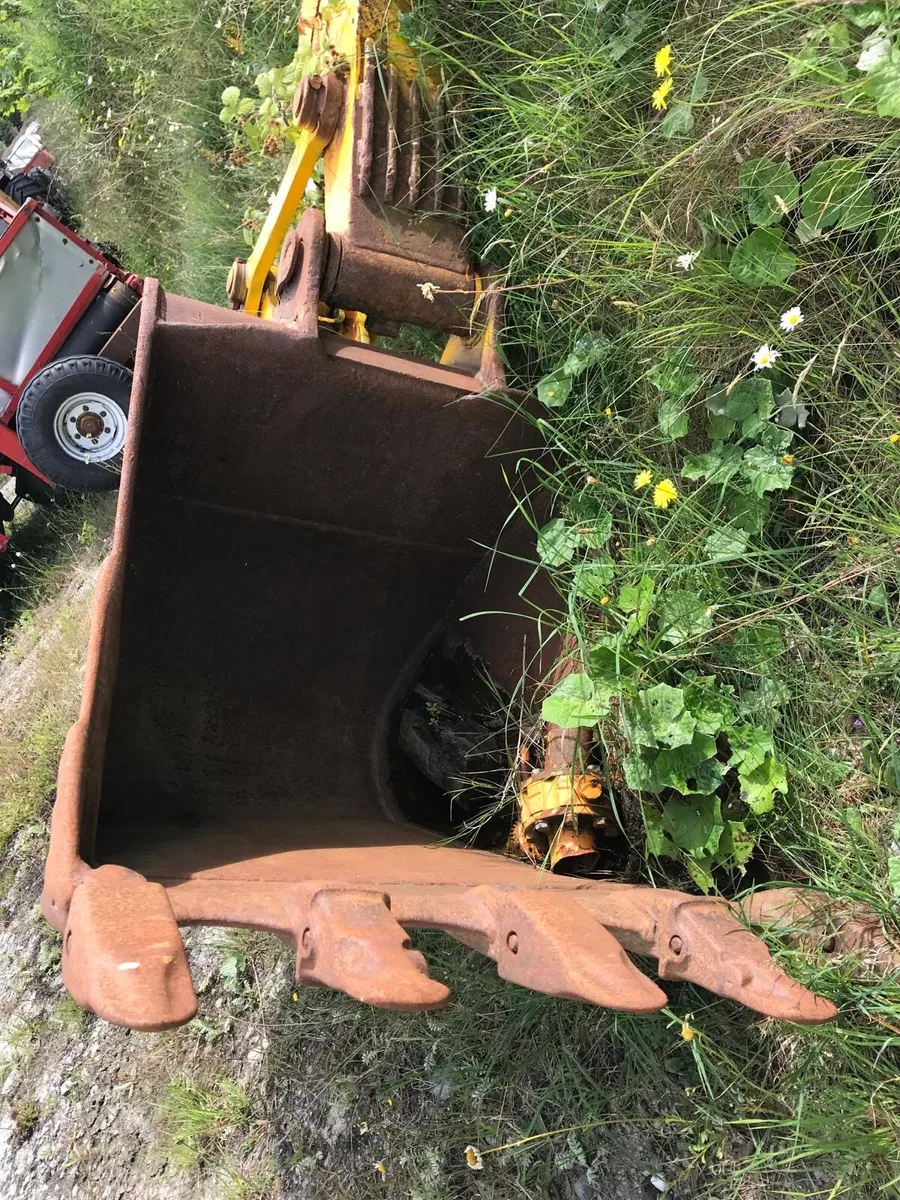 HEAVY DUTY ROCK BUCKET 80MM PIN - Image 1