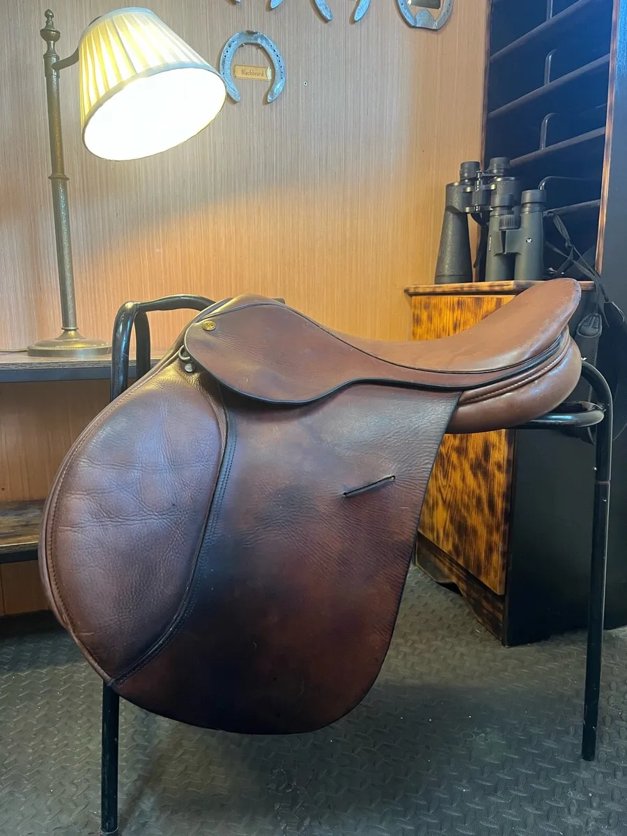 Silhouette jumping saddle 17in - Image 2