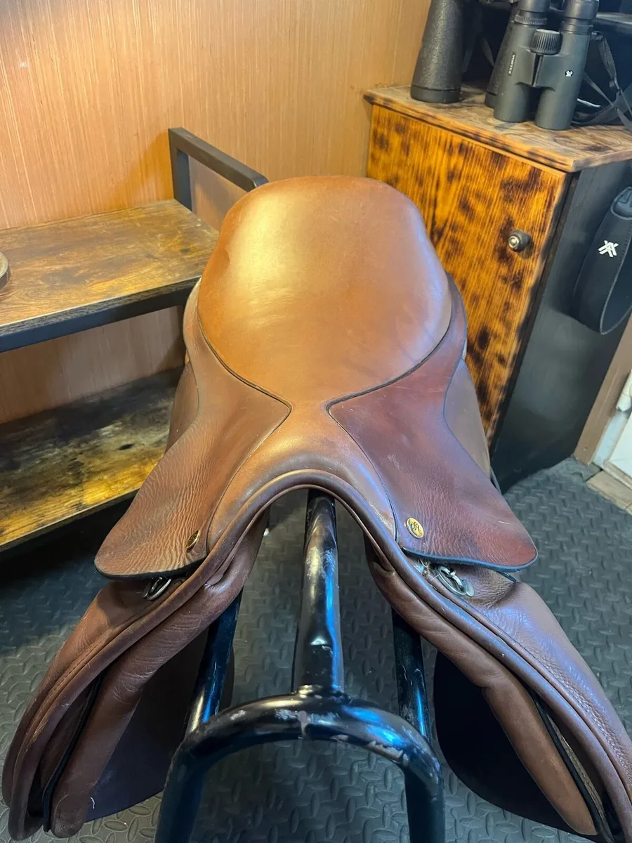 Silhouette jumping saddle 17in - Image 3