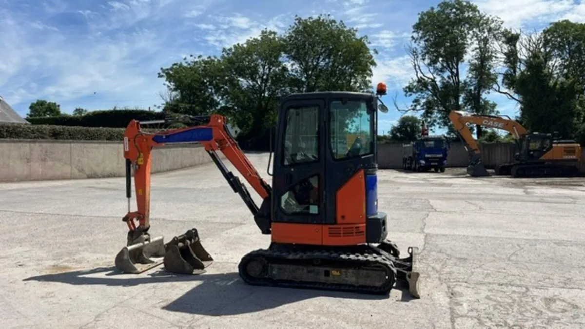 2017 Hitachi ZX 26U - Image 2