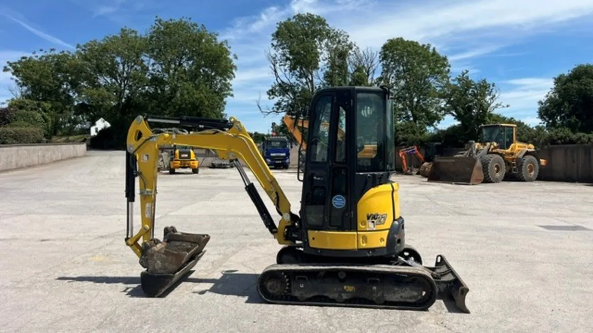 2021 YANMAR V10 27 - Image 1