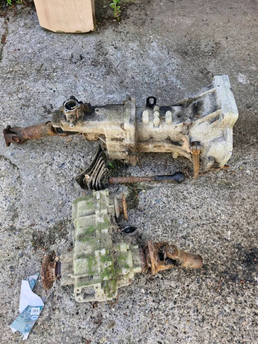 Suzuki samurai gearbox and transfer box - Image 1