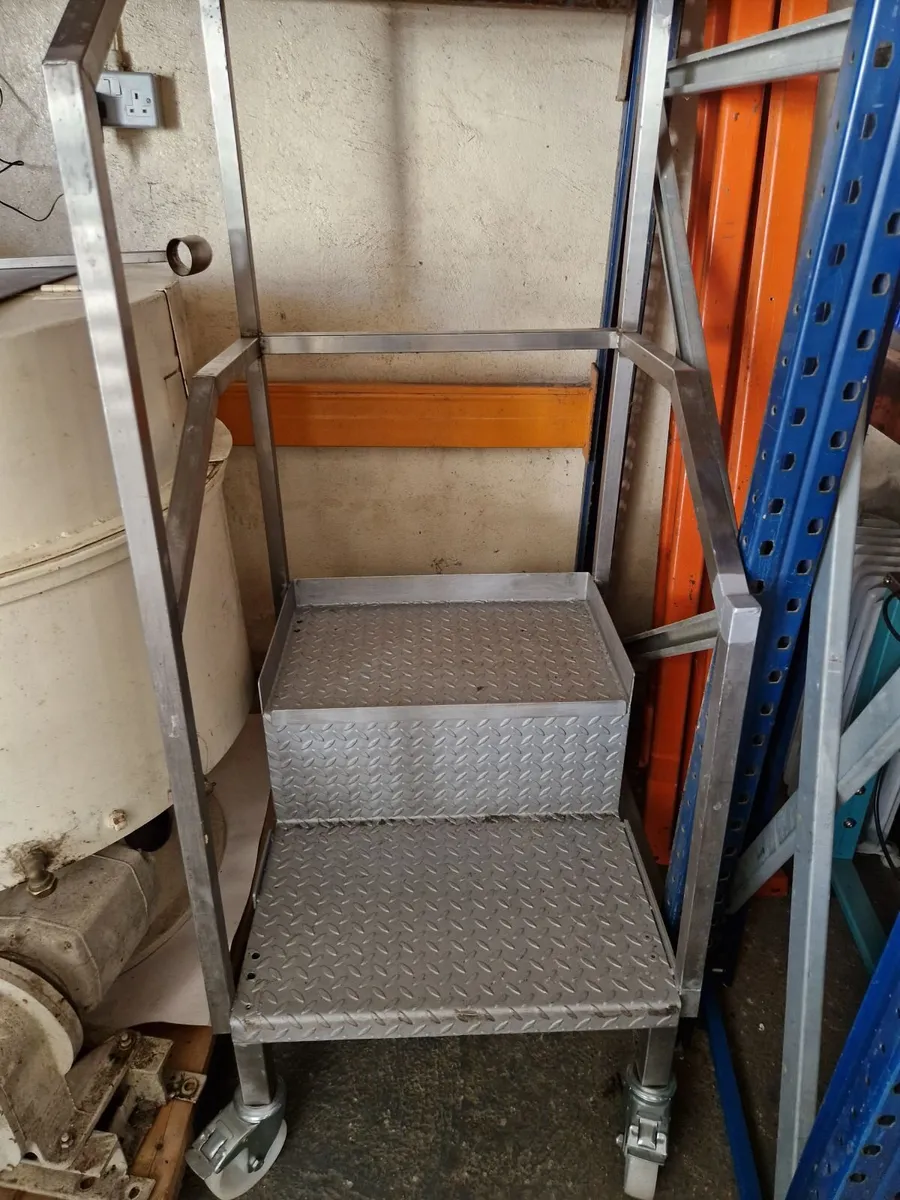 Steel steps - Image 1
