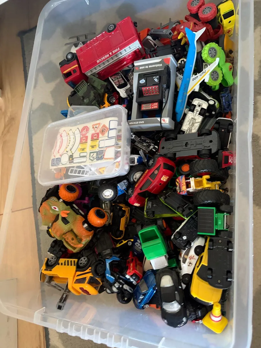 kids toys and car seat - Image 3