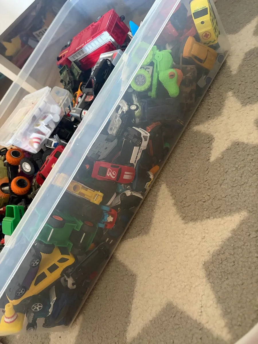 kids toys and car seat - Image 2