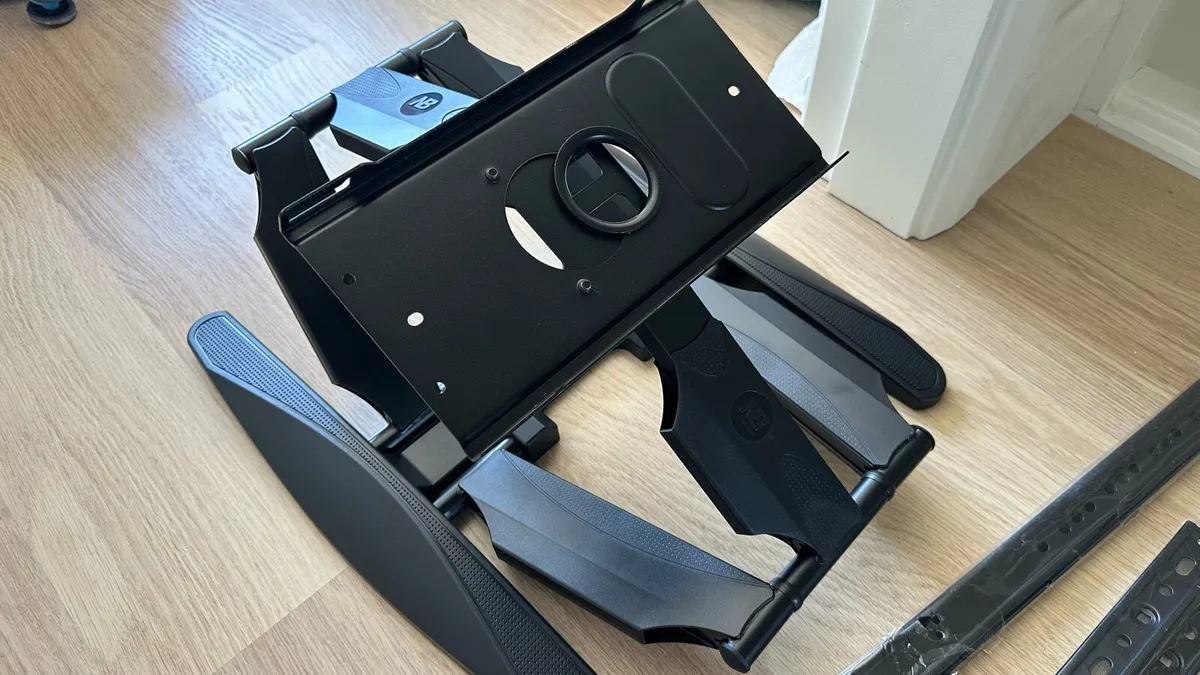 TV mount Full motion for 55”-85” TV Screens - Image 3