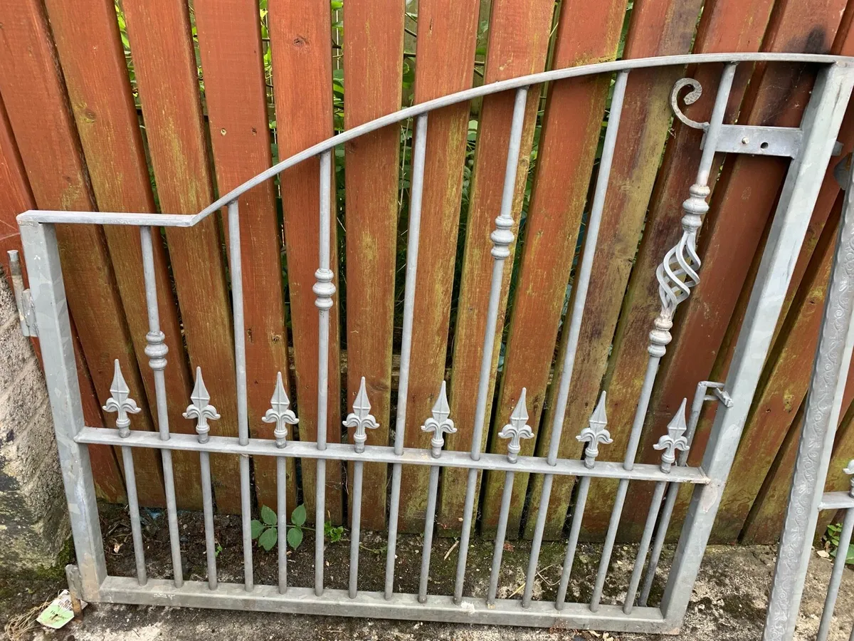 Gates 4 ft 2 inches each gate - Image 3