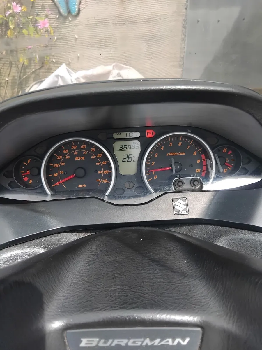 Suzuki Burgman 400 (read ad) - Image 2