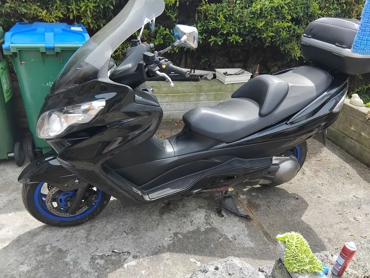 Suzuki Burgman 400 (read ad) - Image 1