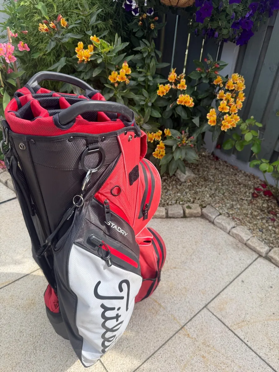 Titleist golf bag - Image 1