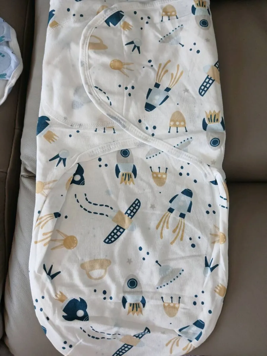 Baby swaddle (newborn) €4 - Image 2