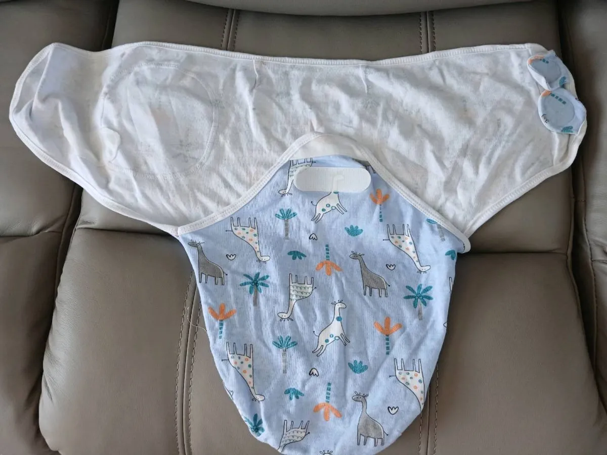 Baby swaddle (newborn) €4 - Image 3