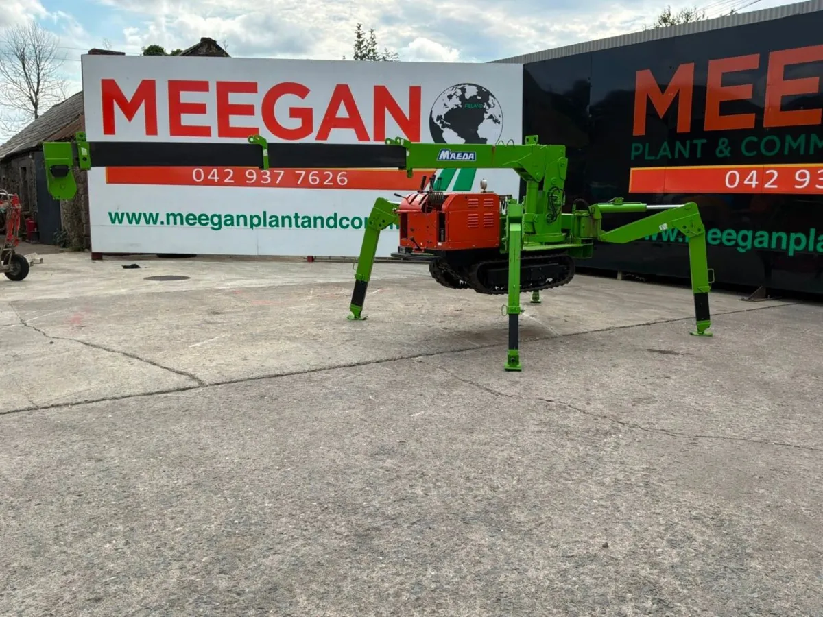 Asaka Self propelled rubber tracked spider crane.. - Image 2