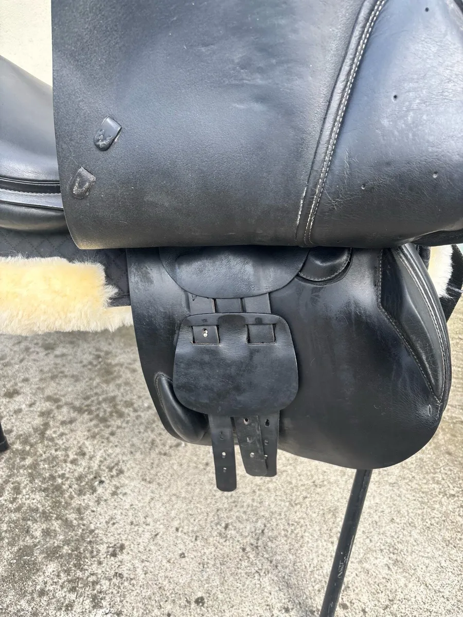 Beautiful John Whitaker saddle - Image 3