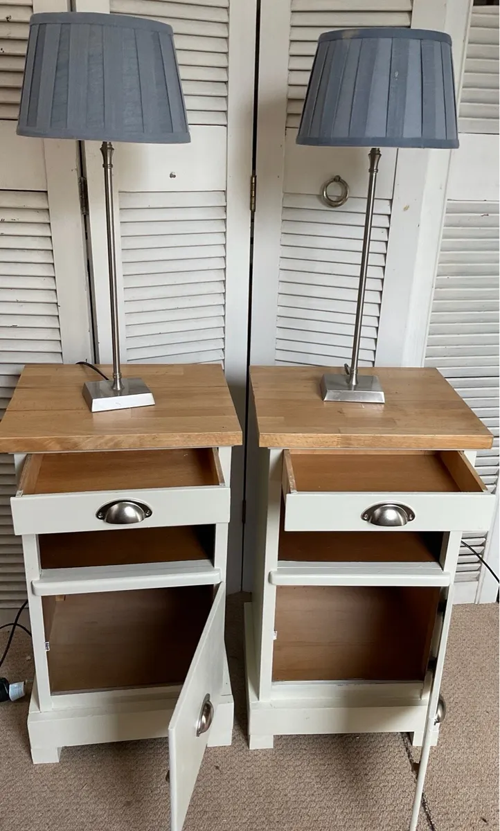 Pair of bedside lockers - Image 3