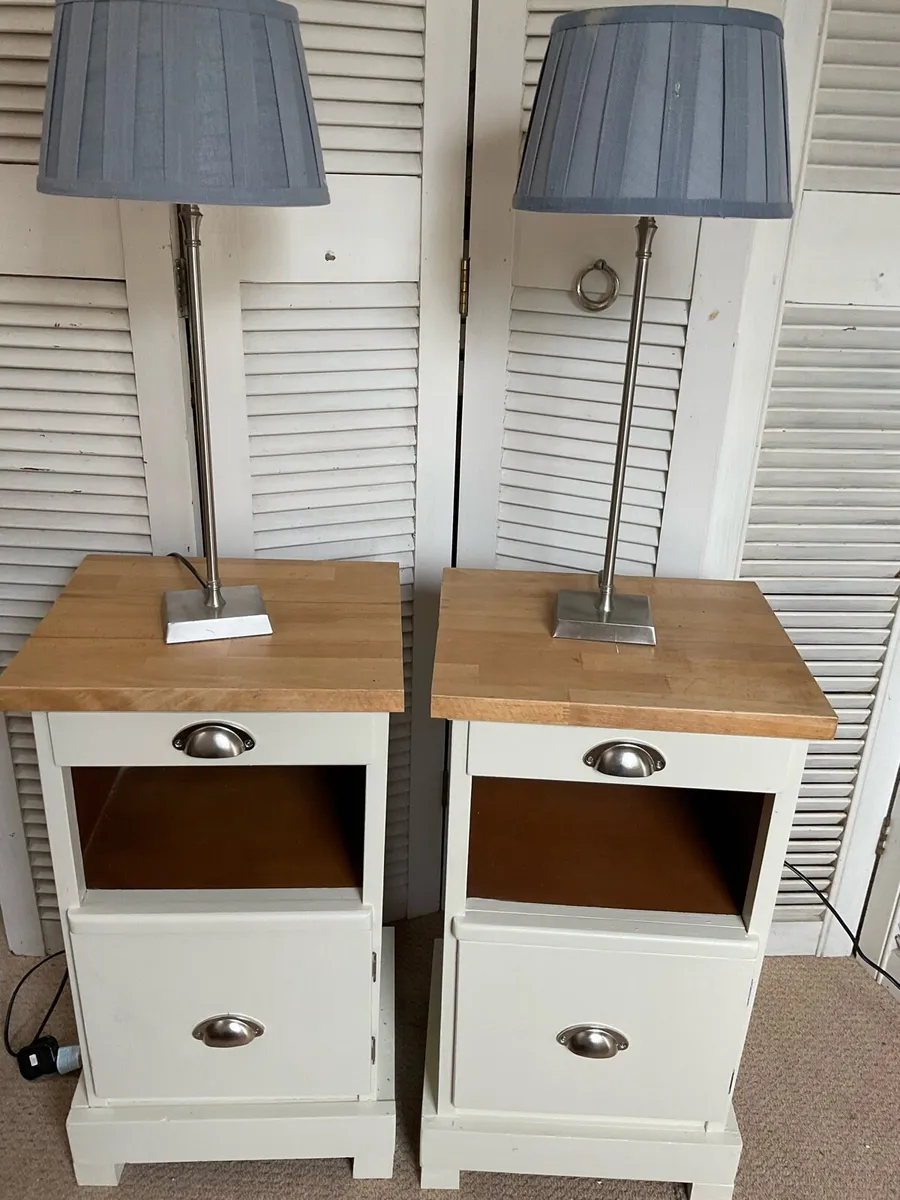 Pair of bedside lockers - Image 2