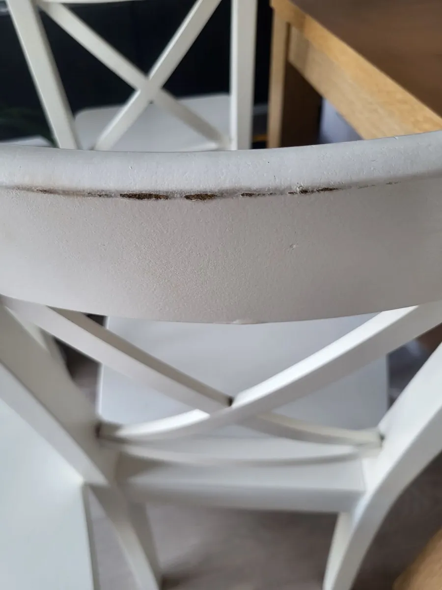 Table and chairs - Image 2