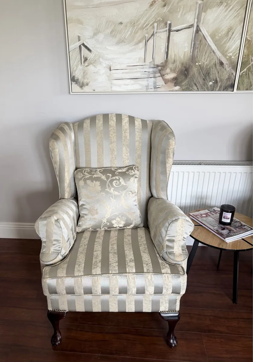 2 MINT CONDITION QUEEN ANN CHAIRS - Image 3