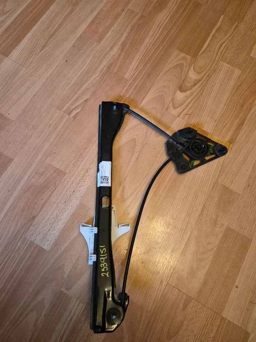 Skoda Fabia Mk3 LeftRear door window regulator - Image 1