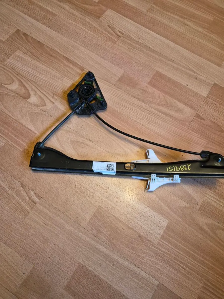 Skoda Fabia Mk3 LeftRear door window regulator - Image 2