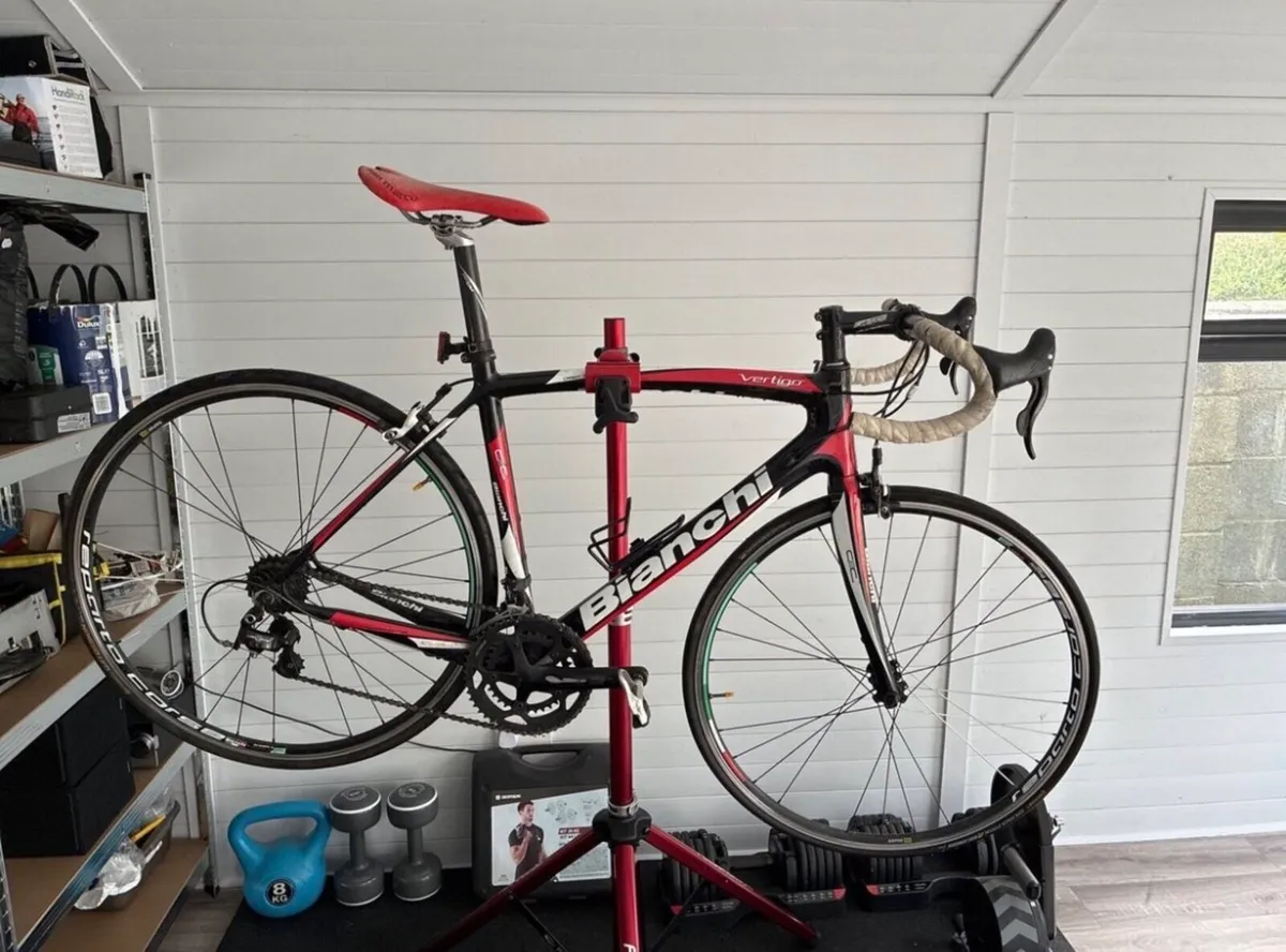 Bianchi vertigo full carbon road bike 52cm - Image 1