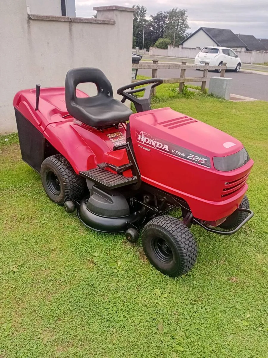 Ride on lawnmower - Image 1