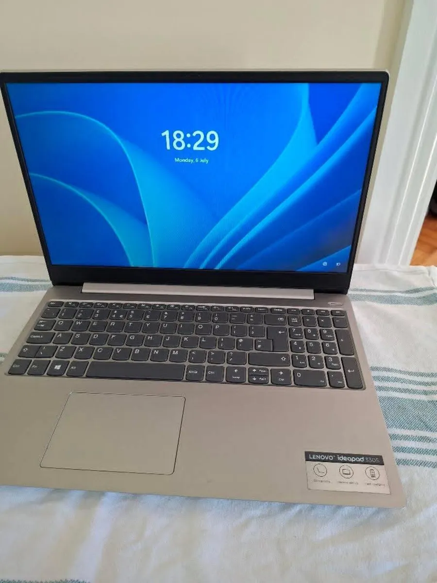 Lenovo Laptop Intel i5 (8th Gen) - 8GB RAM / Fast - Image 2