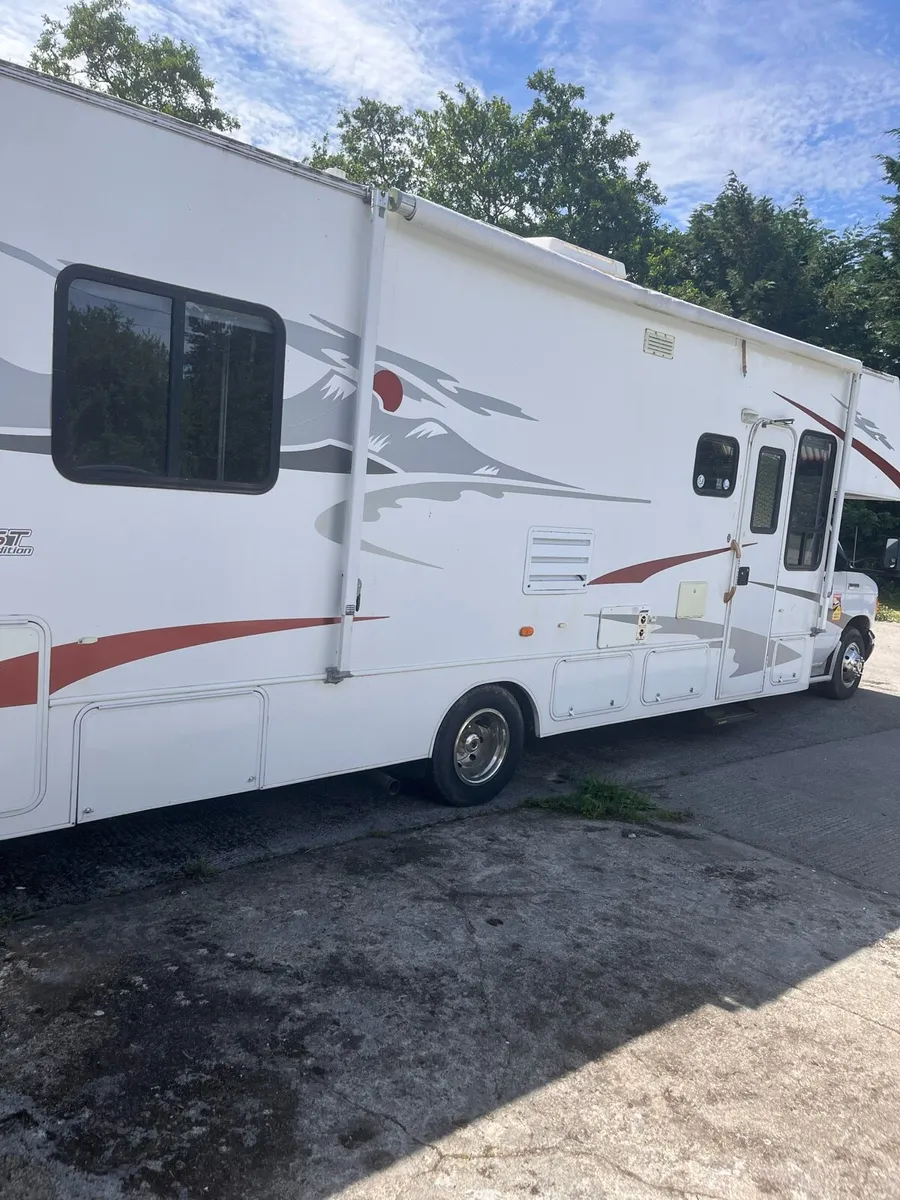 Motor home - Image 1