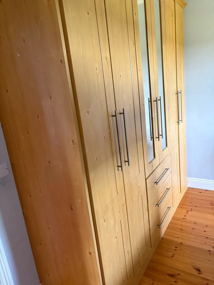 Wardrobe - Image 3