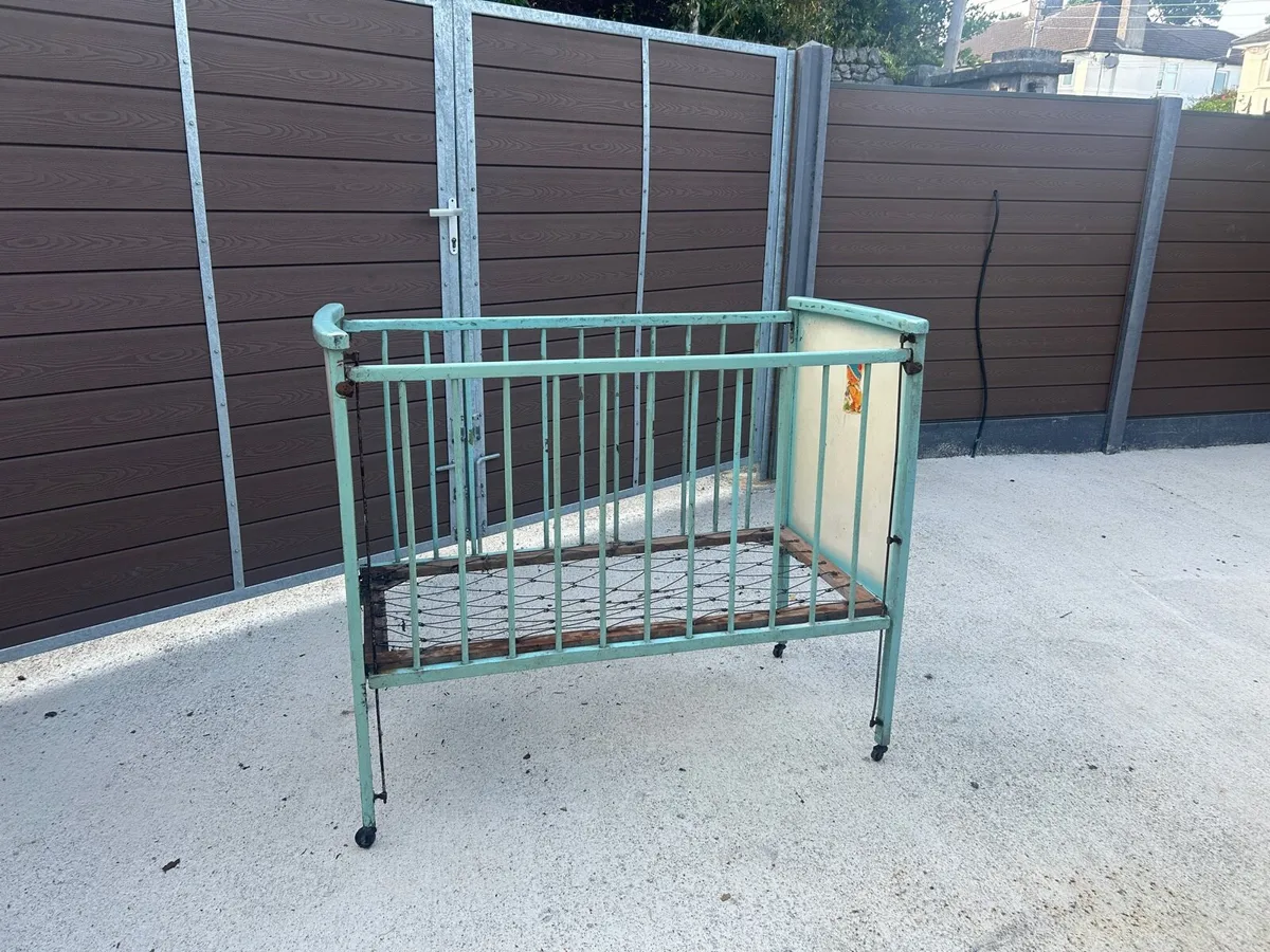 Cot - Image 1