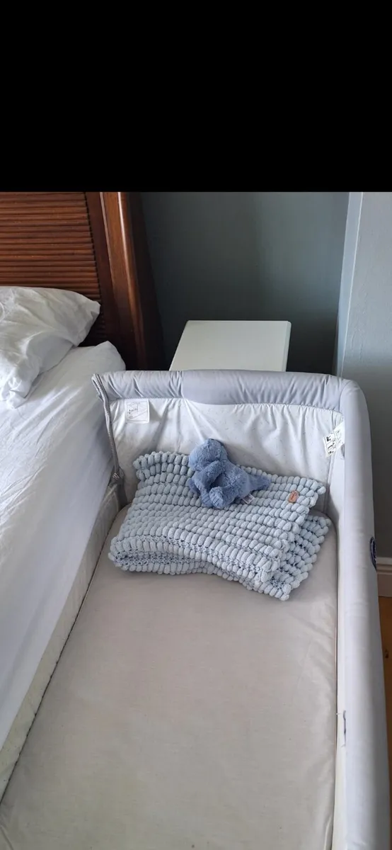 Next to me cot - Image 1